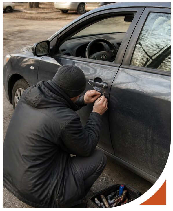 Профессиональное вскрытие автомобиля Тойота без повреждений в Екатеринбурге